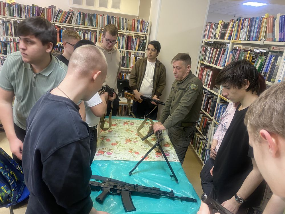 Студенты во внимании