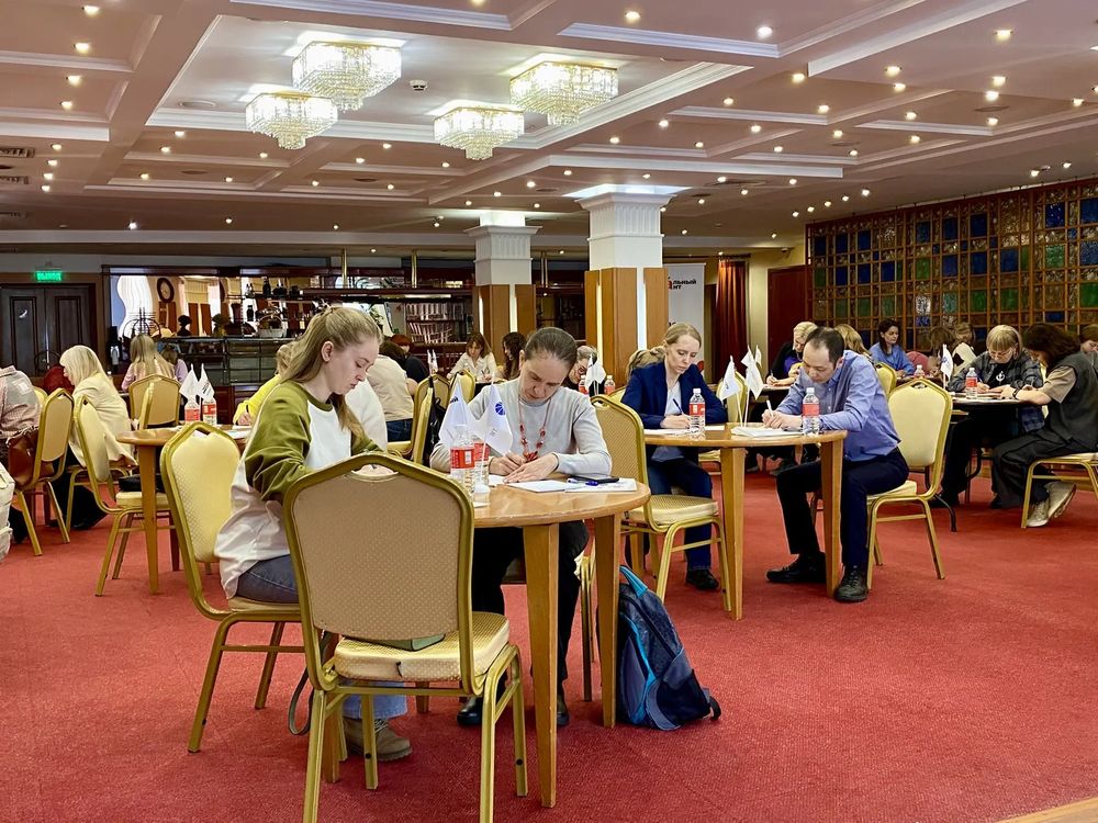 Участники диктанта на площадке Россети Тюмень