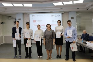 Екатерина Анатольевна Авдеева и дипломанты читательской конференции